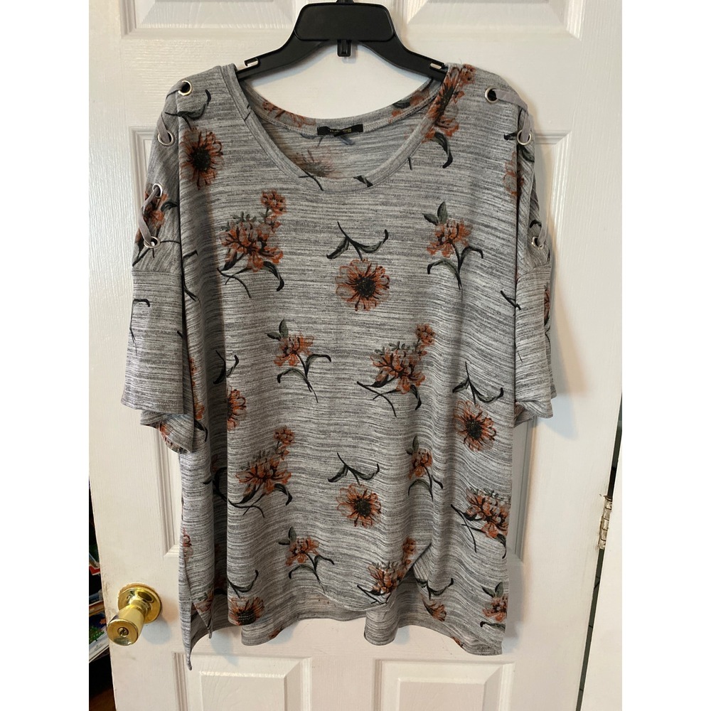 Trishnology Gray Floral Cold Shoulder Lace Up Tunic Top Womens 2X Short Sleeve